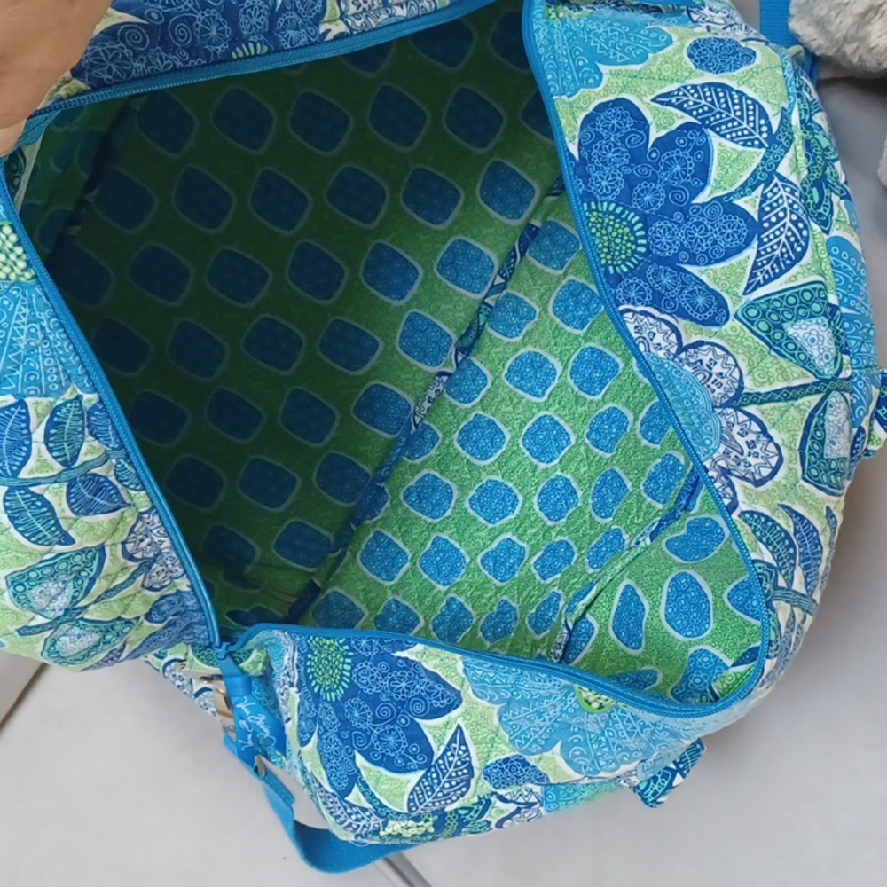 Vera Bradley Grand Traveler Tote / Duffel In Doodle Daisy Pattern - Picture 12 of 17